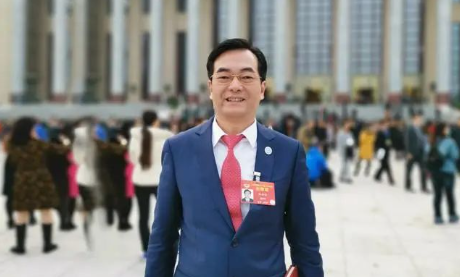 全國政協(xié)委員陳海佳建議，打造粵港澳大灣區(qū)全球干細(xì)胞科技創(chuàng)新高地，推動我國生物醫(yī)藥產(chǎn)業(yè)高質(zhì)量發(fā)展。