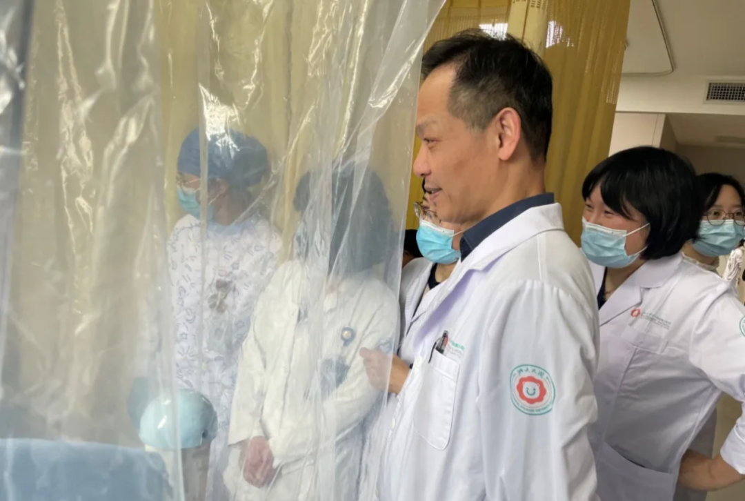 浙江大學(xué)醫(yī)學(xué)院附屬兒童醫(yī)院運(yùn)用CAR-T治療的系統(tǒng)性紅斑狼瘡患兒順利出院。